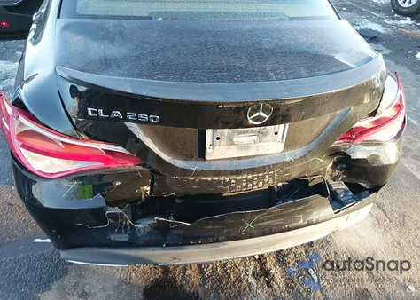 2018 Mercedes-Benz Cla 250 4Matic z USA, uszkodzony, nr VIN WDDSJ4GB9JN653182